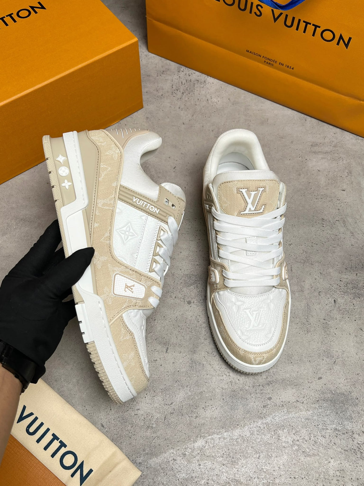 colour: beige 