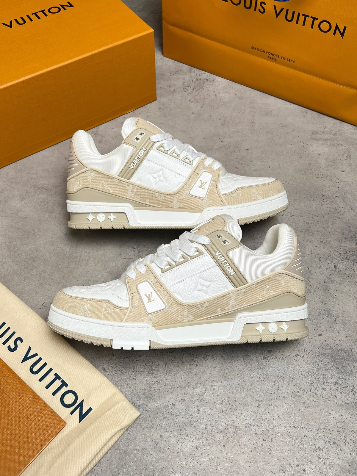colour: beige 
