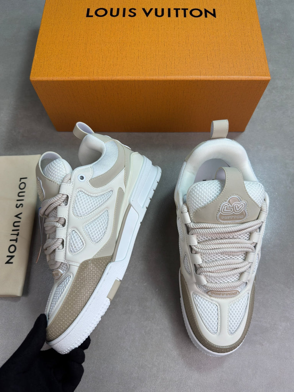 colour: beige 