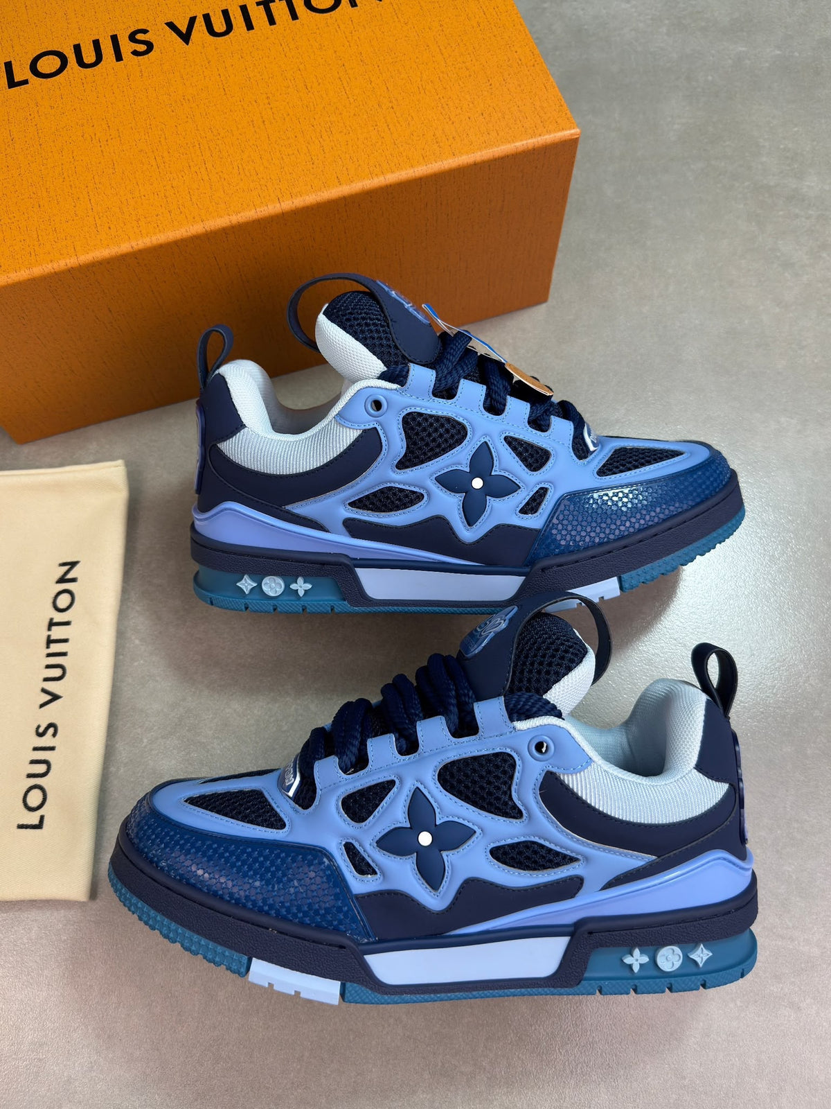 colour: blue 