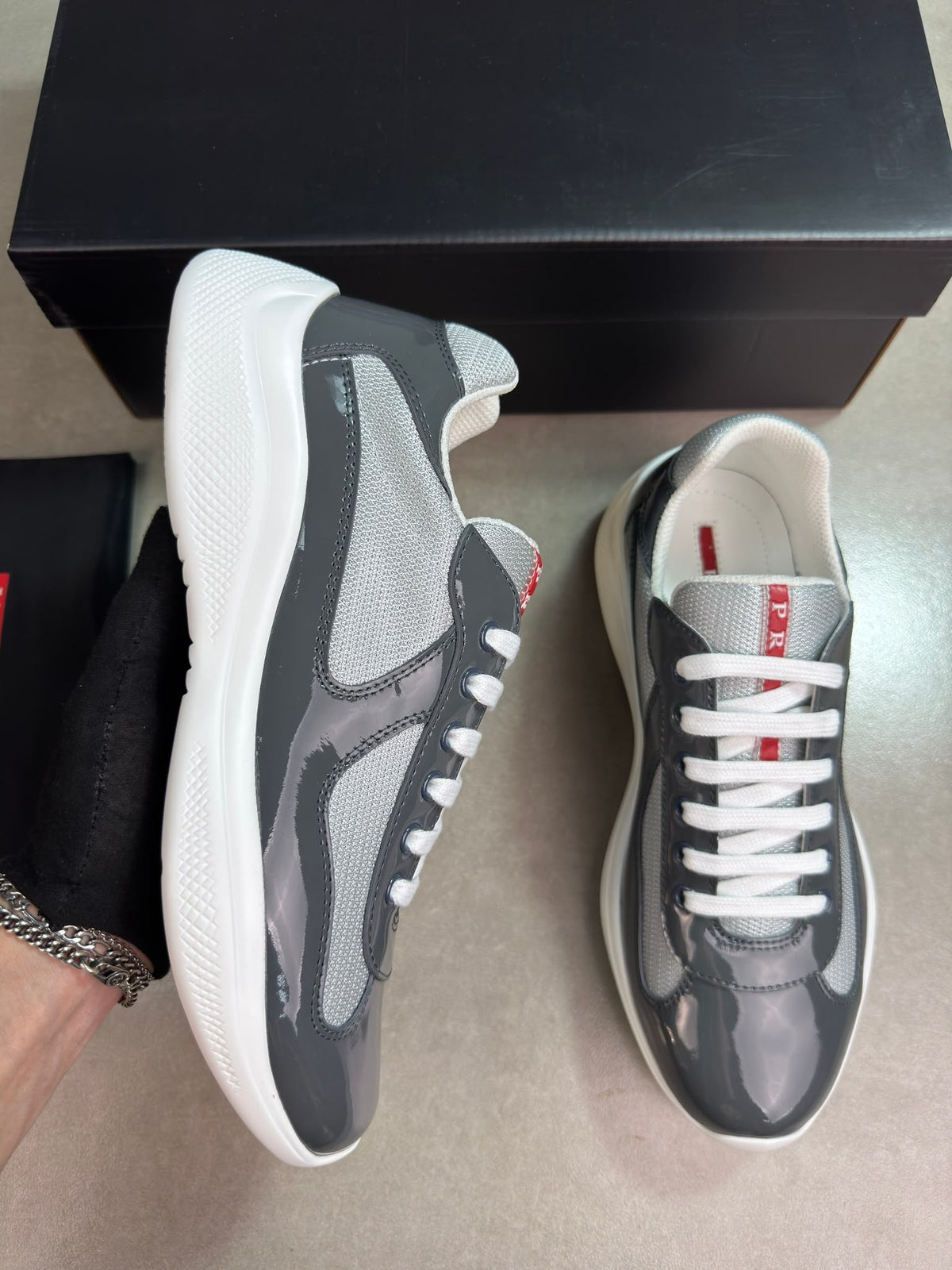 colour: gray