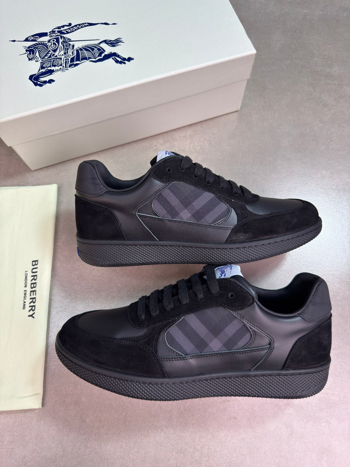 colour: black 