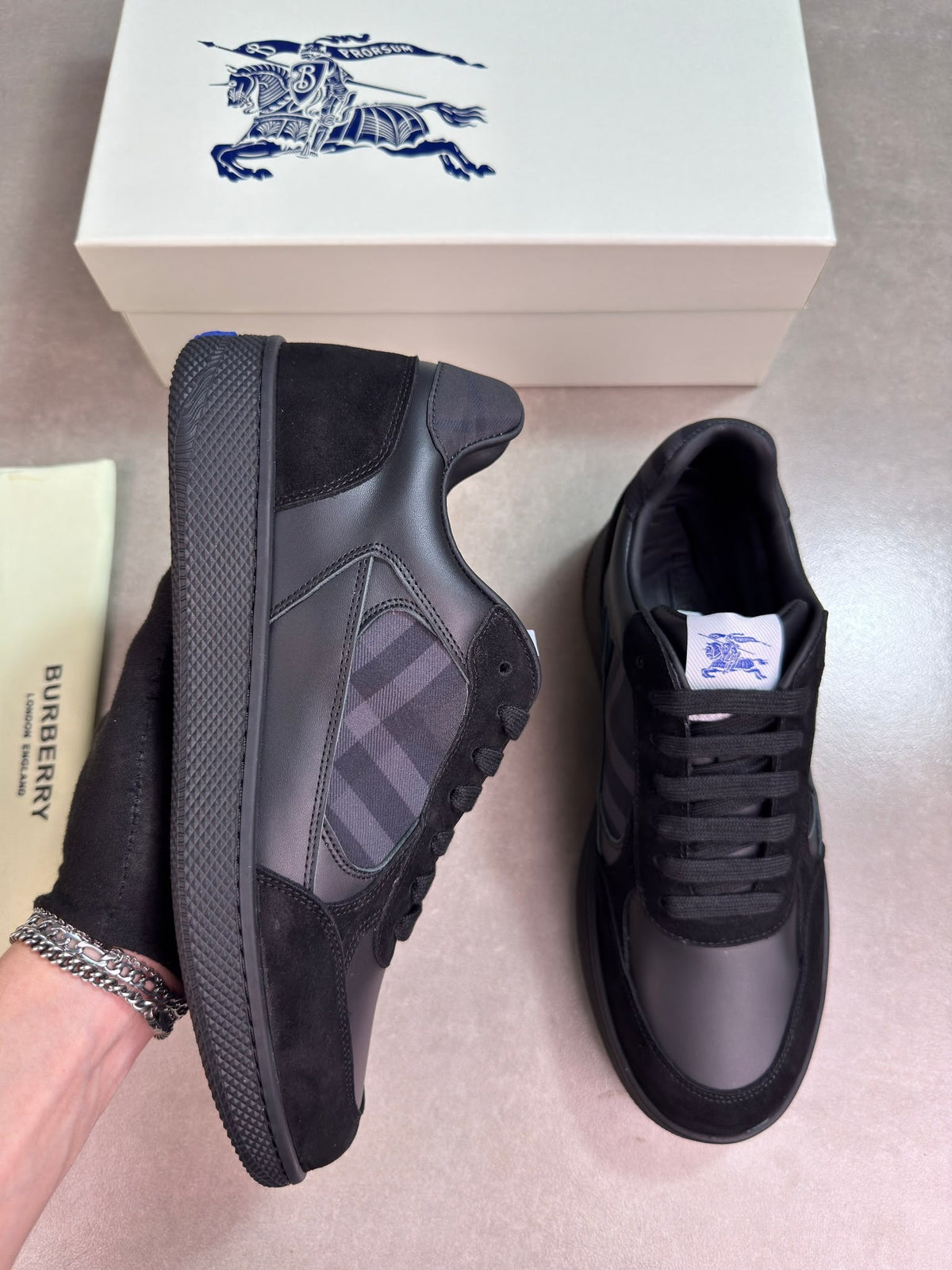 colour: black 
