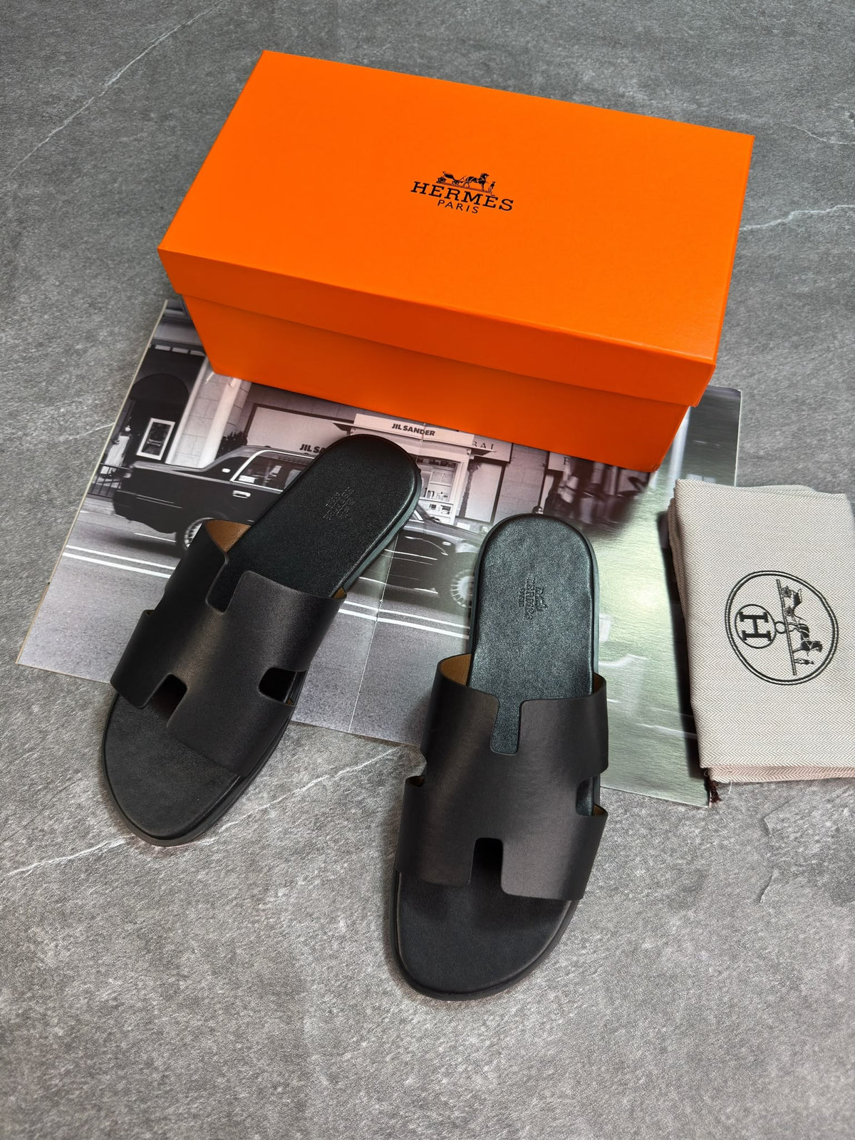 colour: black 