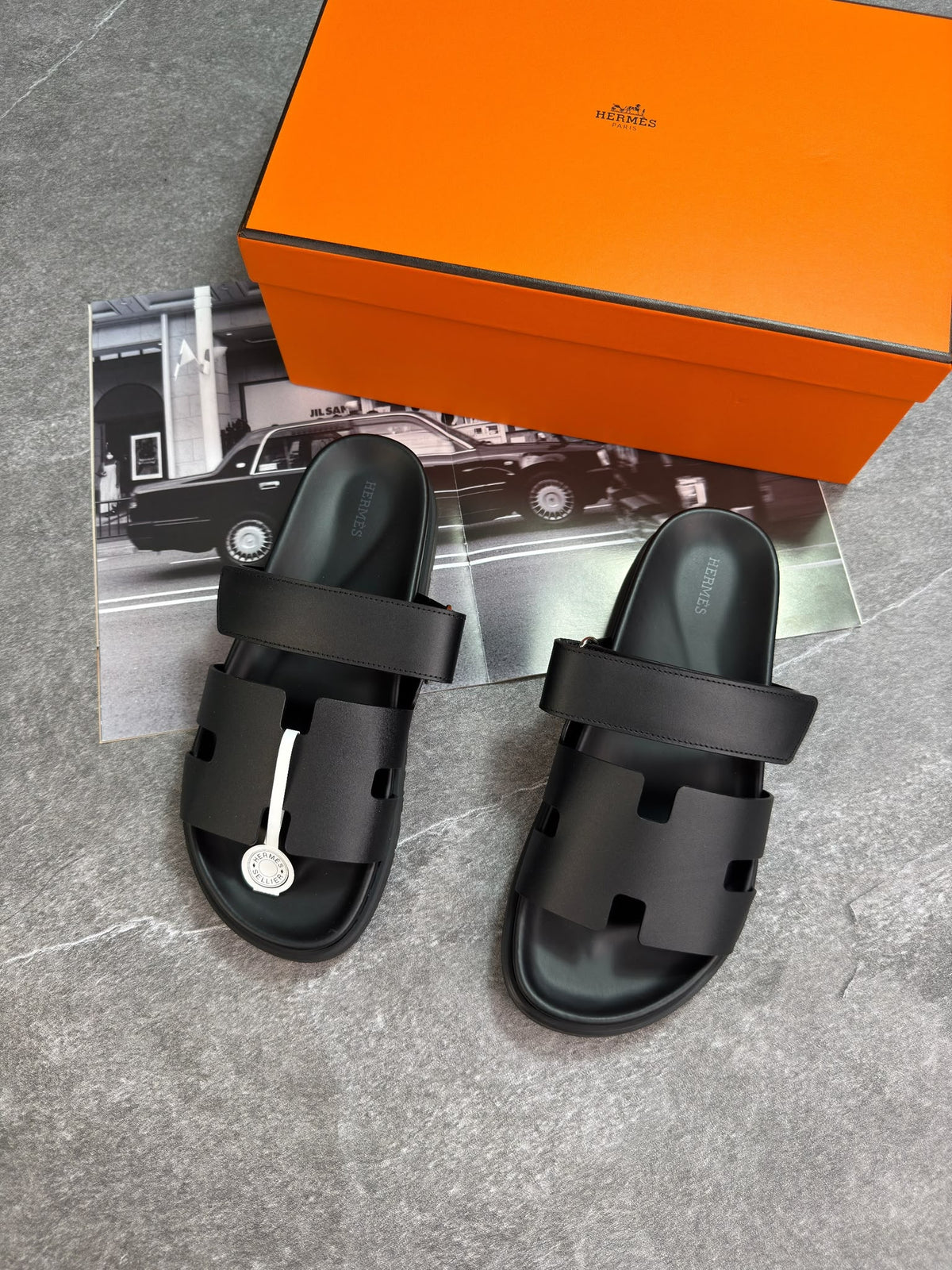 colour: black 
