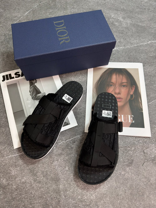colour: black 