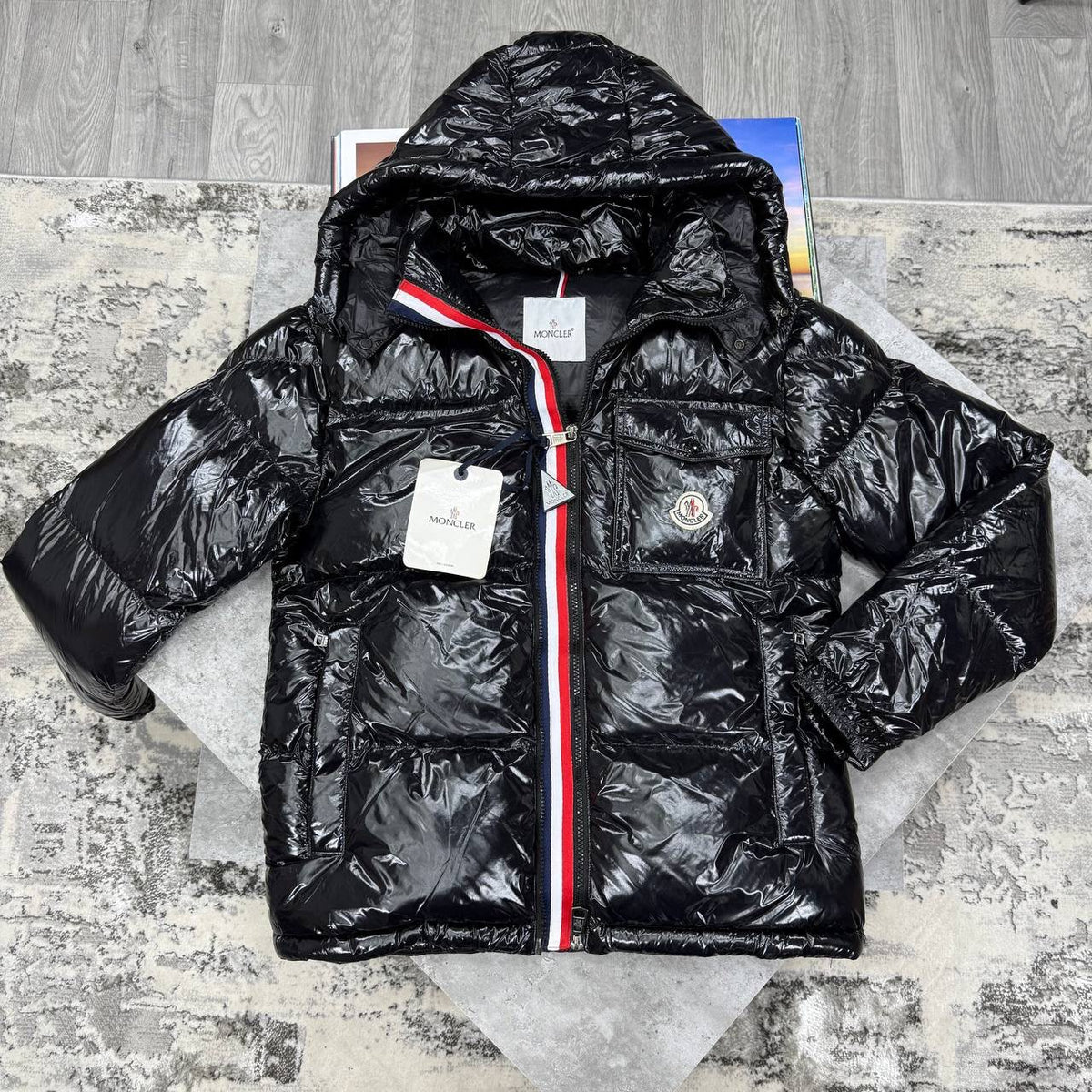 colour:  saga black