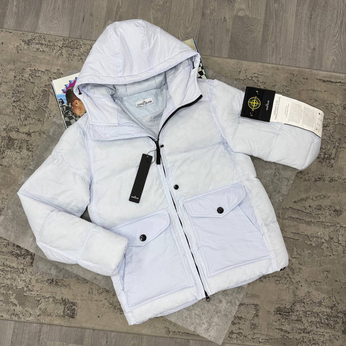 colour:  white 