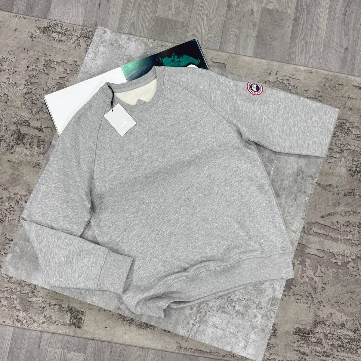 colour:  light grey 
