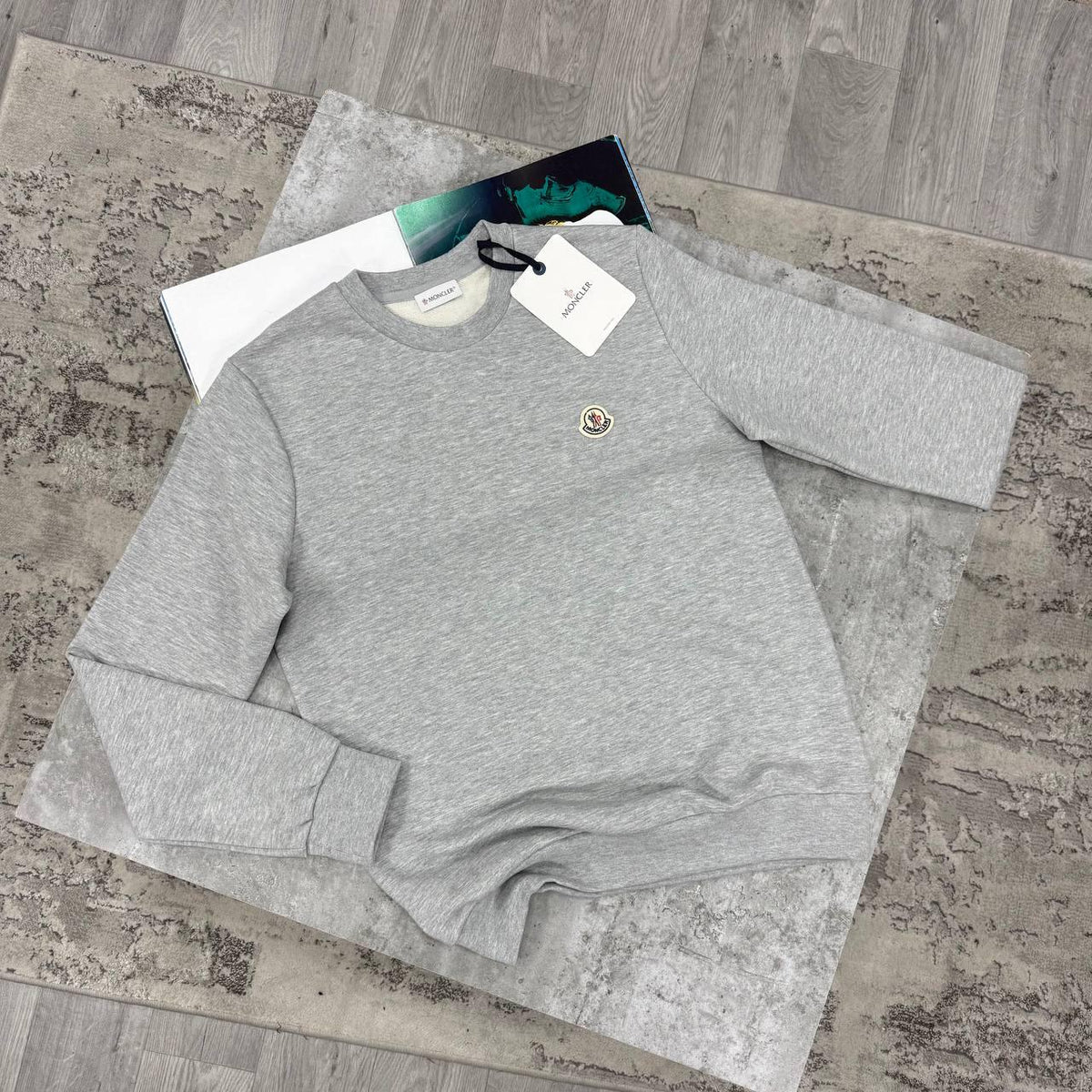colour:  light grey 