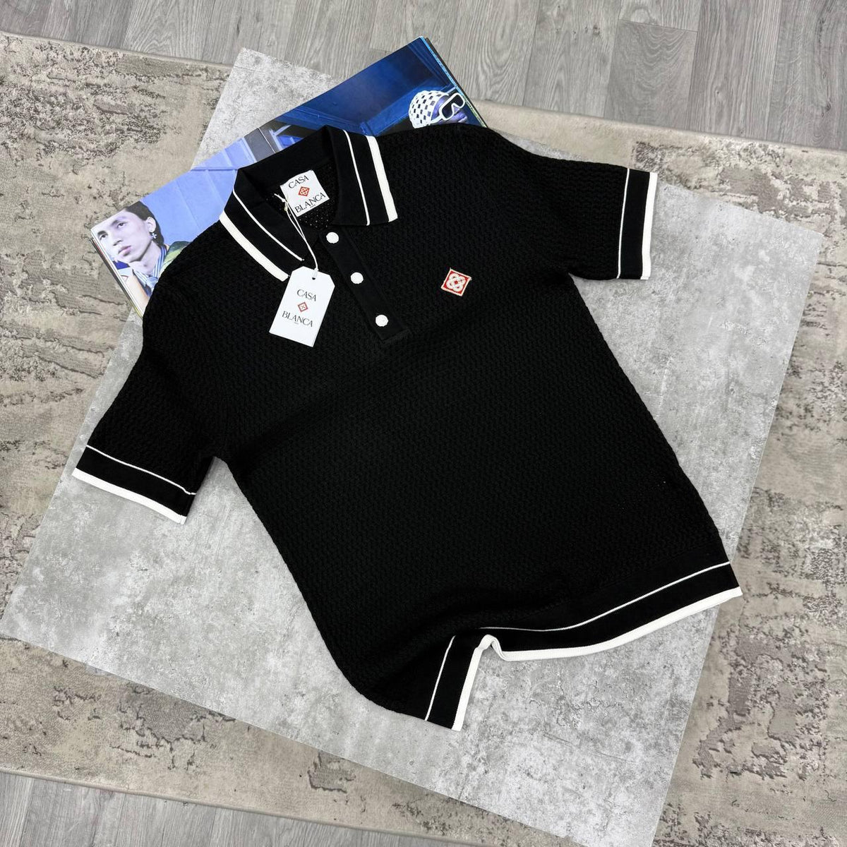 colour:  black 