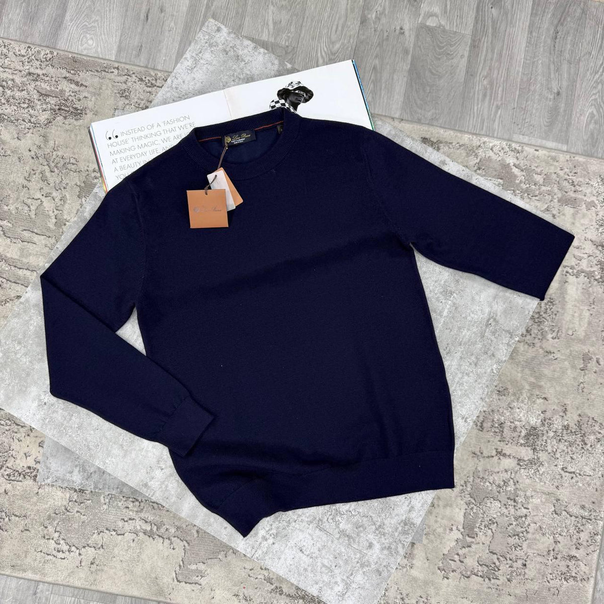 colour:  navy blue 