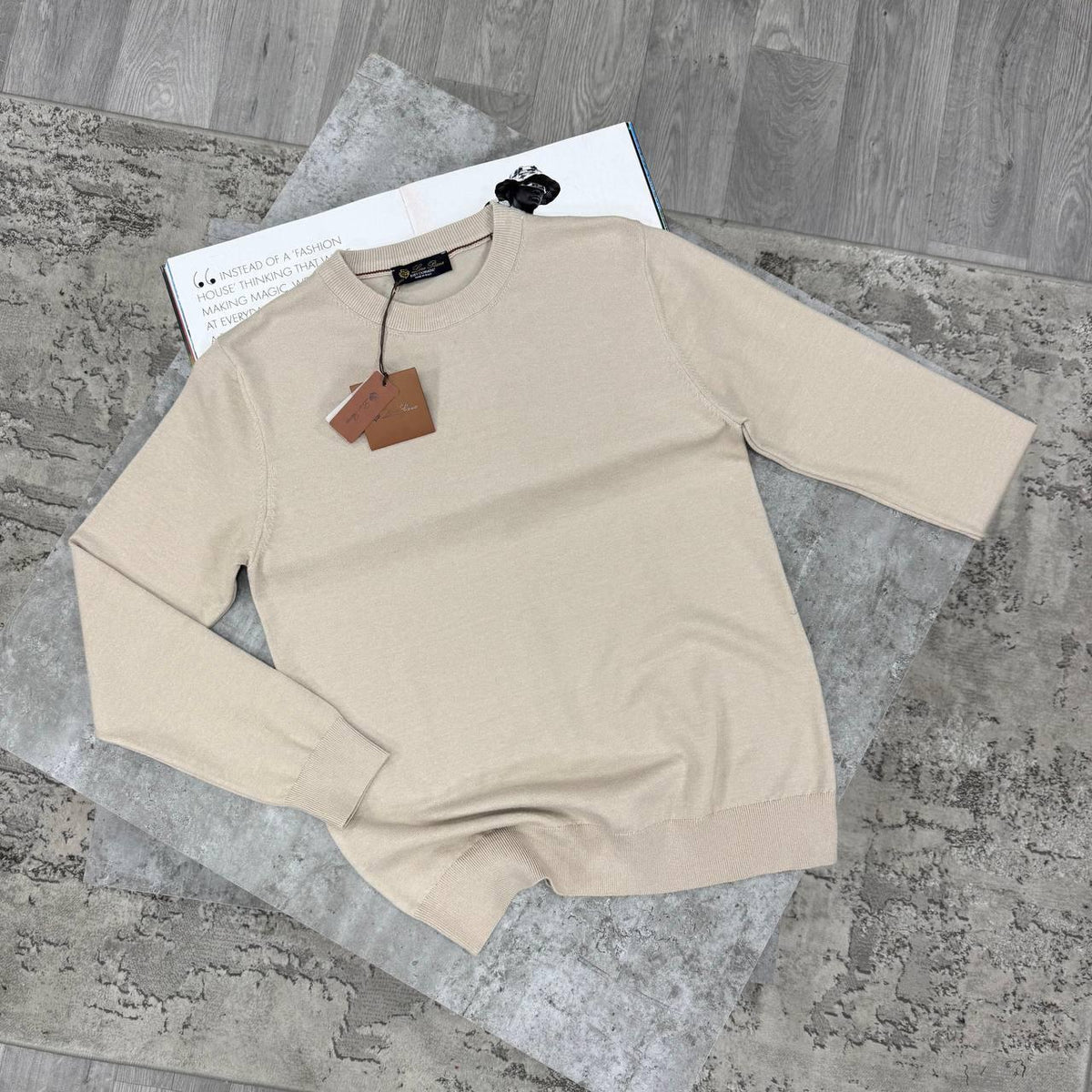 colour:  beige 