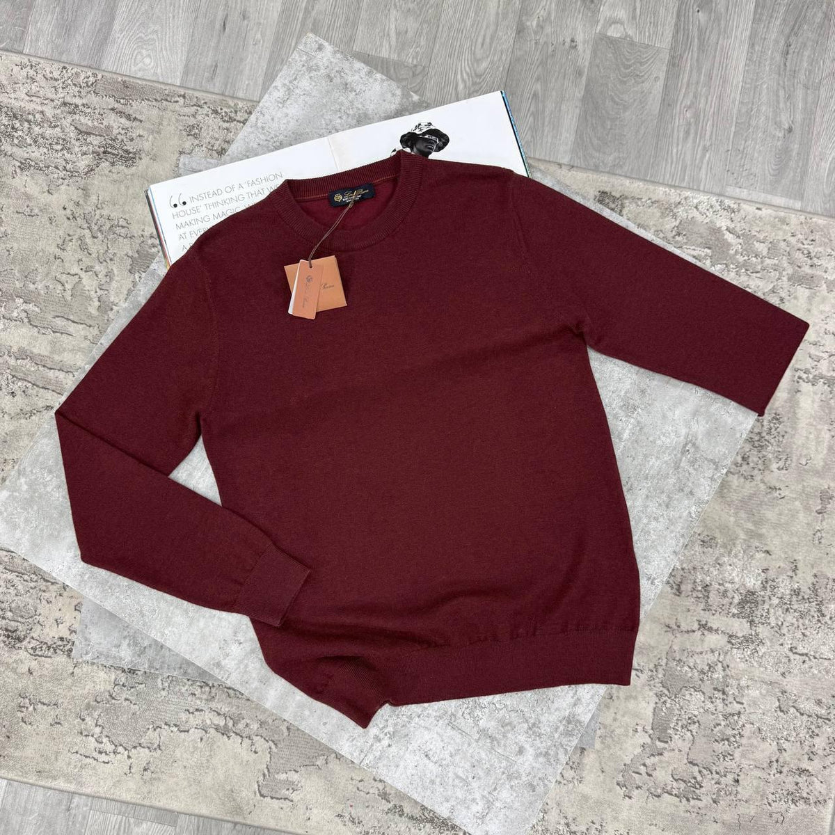 colour:  burgundy 