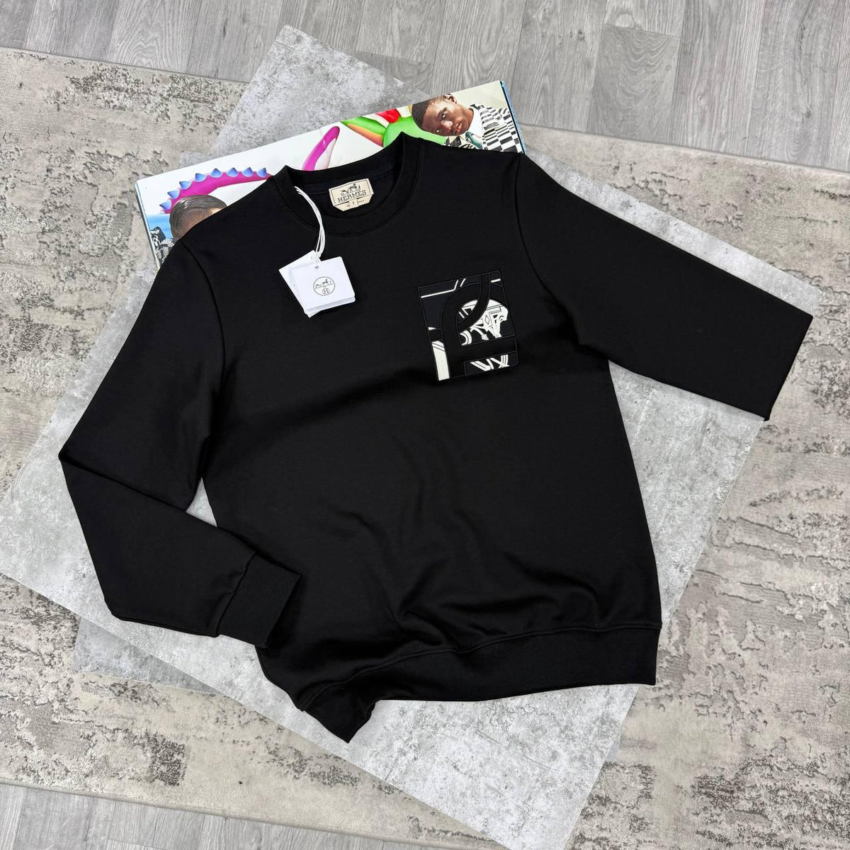 colour:  black 