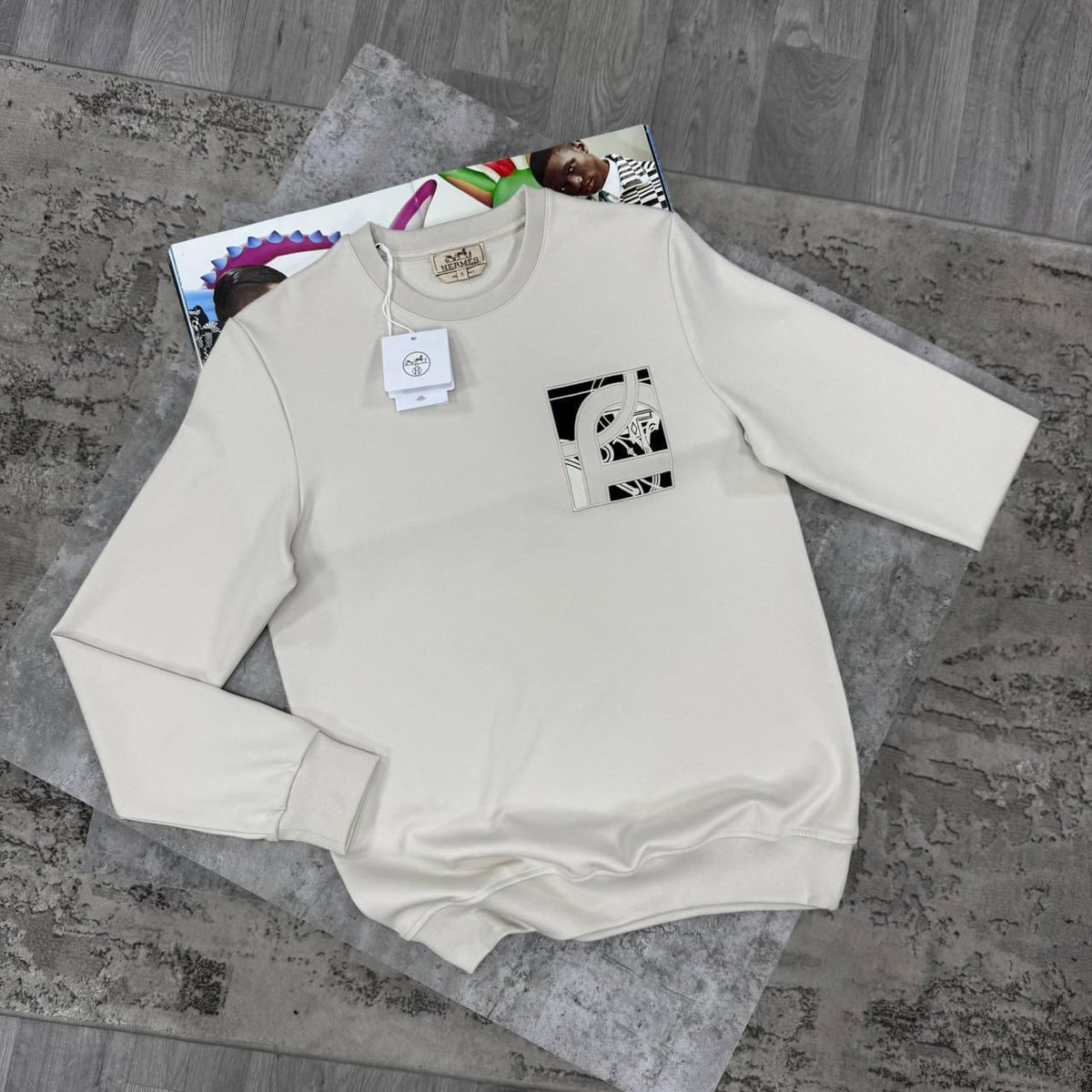 colour:  off white