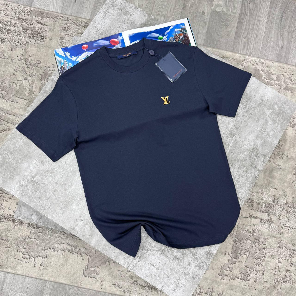 colour:  navy blue 
