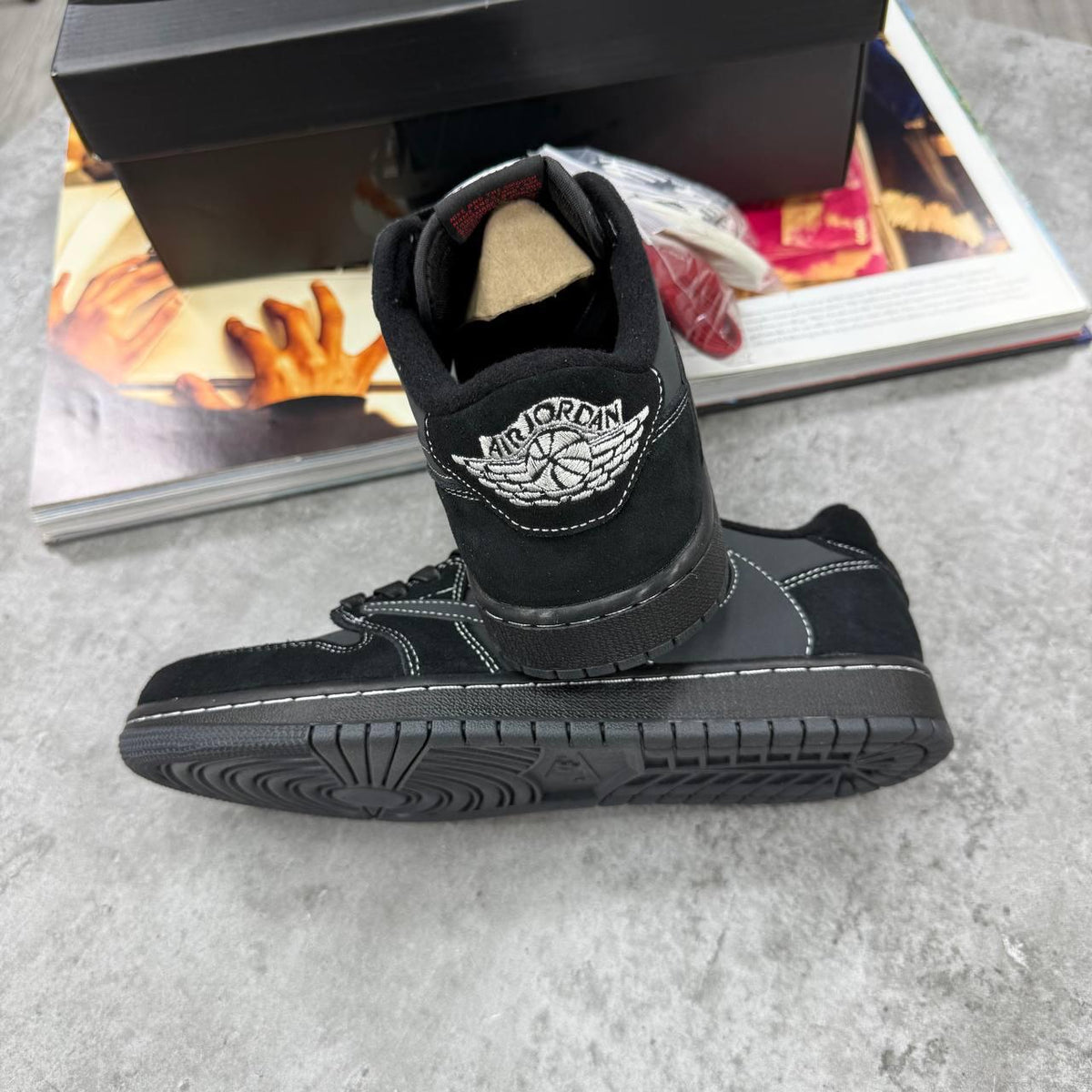 colour:  black 