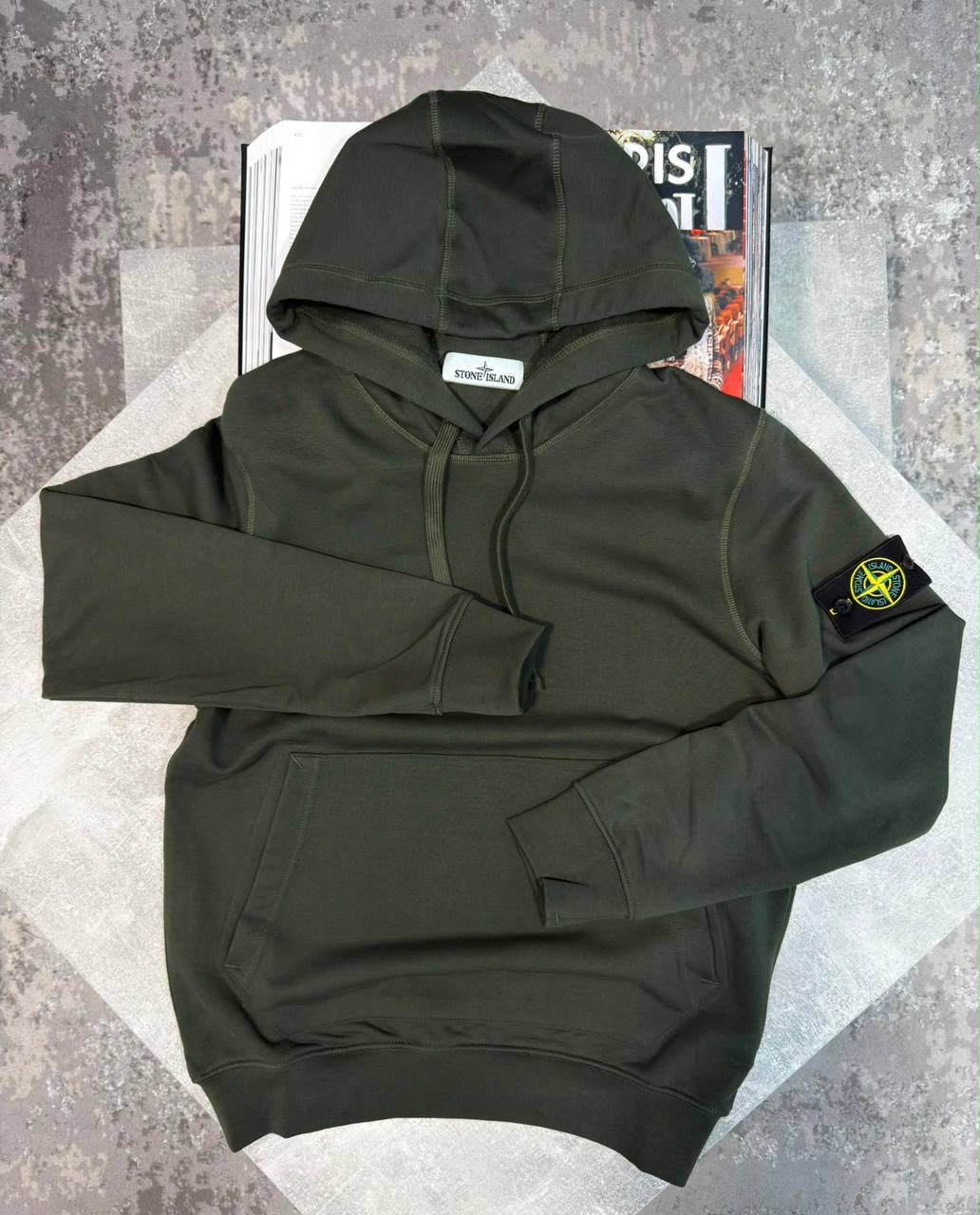 colour:  dark green
