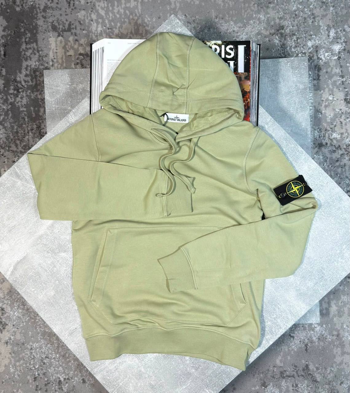 colour:  light green 
