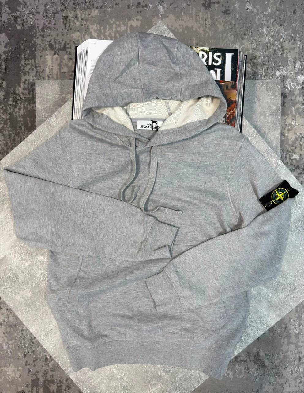 colour:  light grey 
