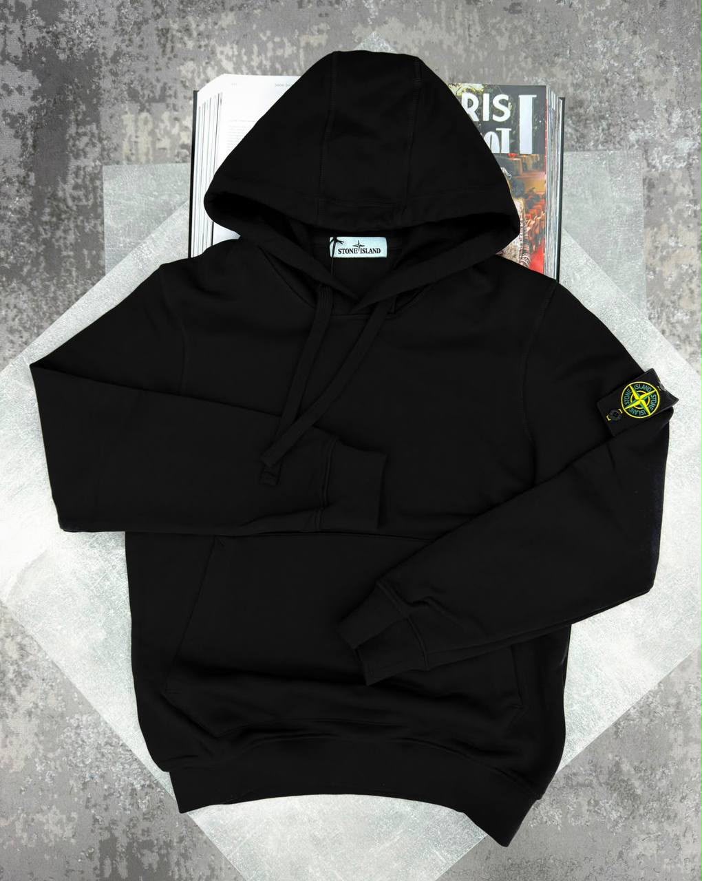 colour:  black 