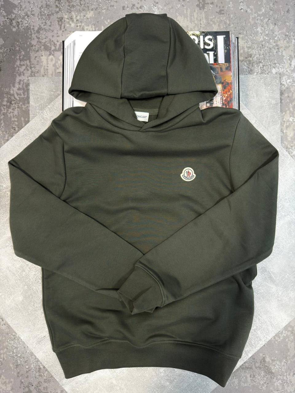 colour:  dark green