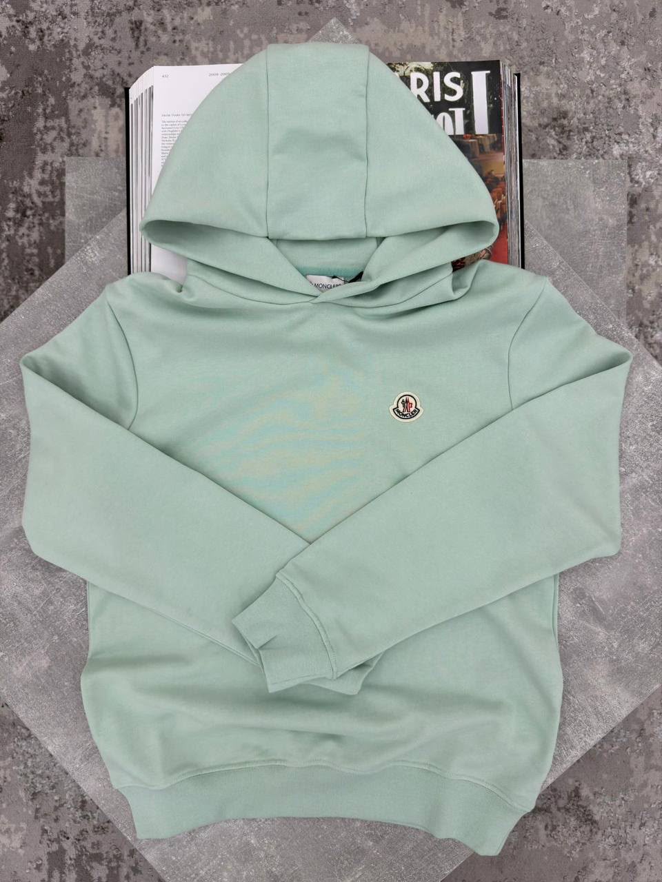 colour: green