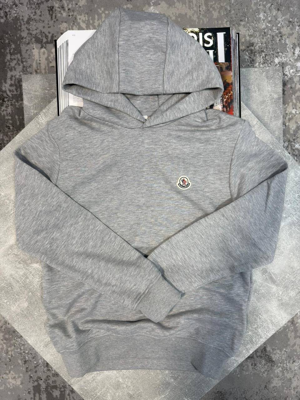 colour:  light gray