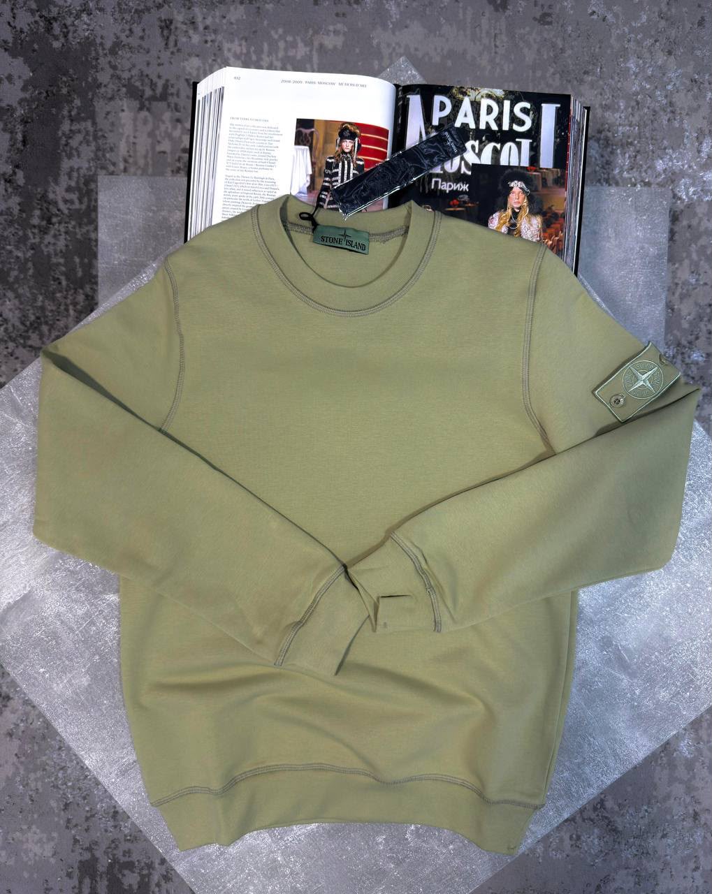 colour:  Green