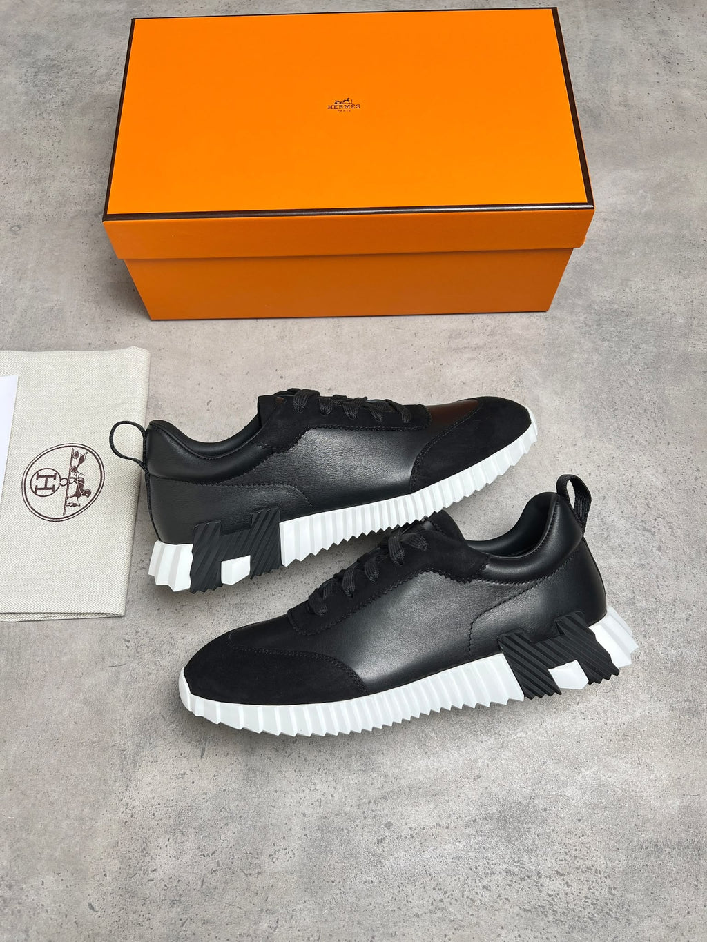Hermz runners - Black & white