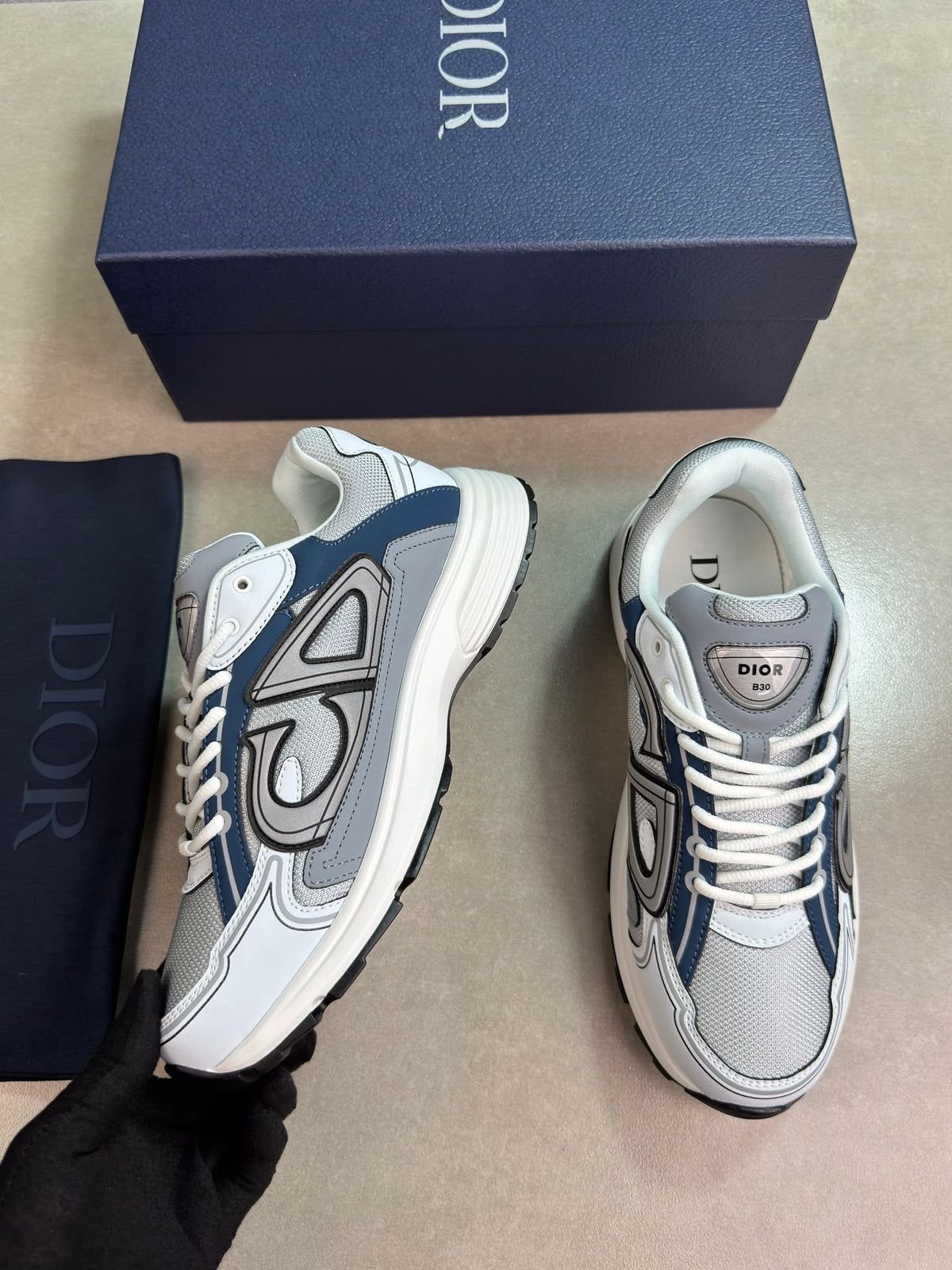CD B30s - Light grey & blue