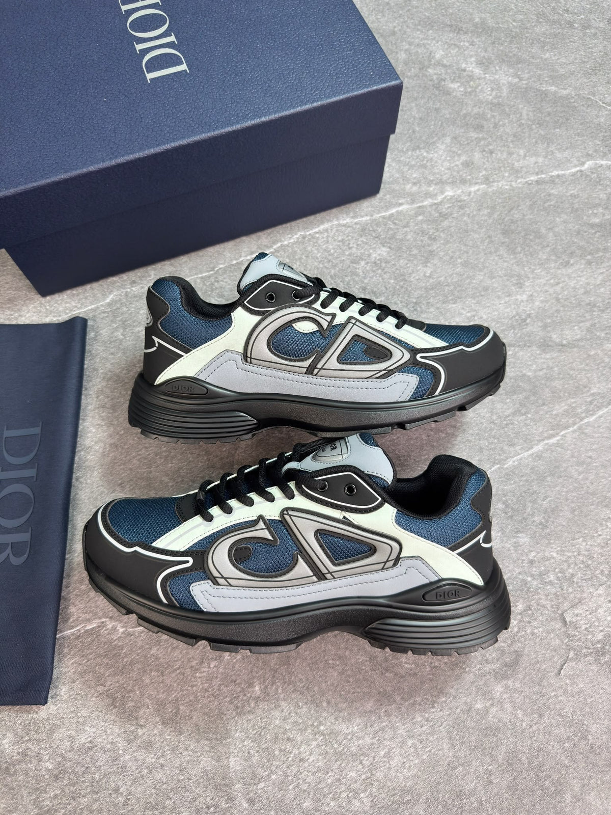 CD B30s - Black & blue