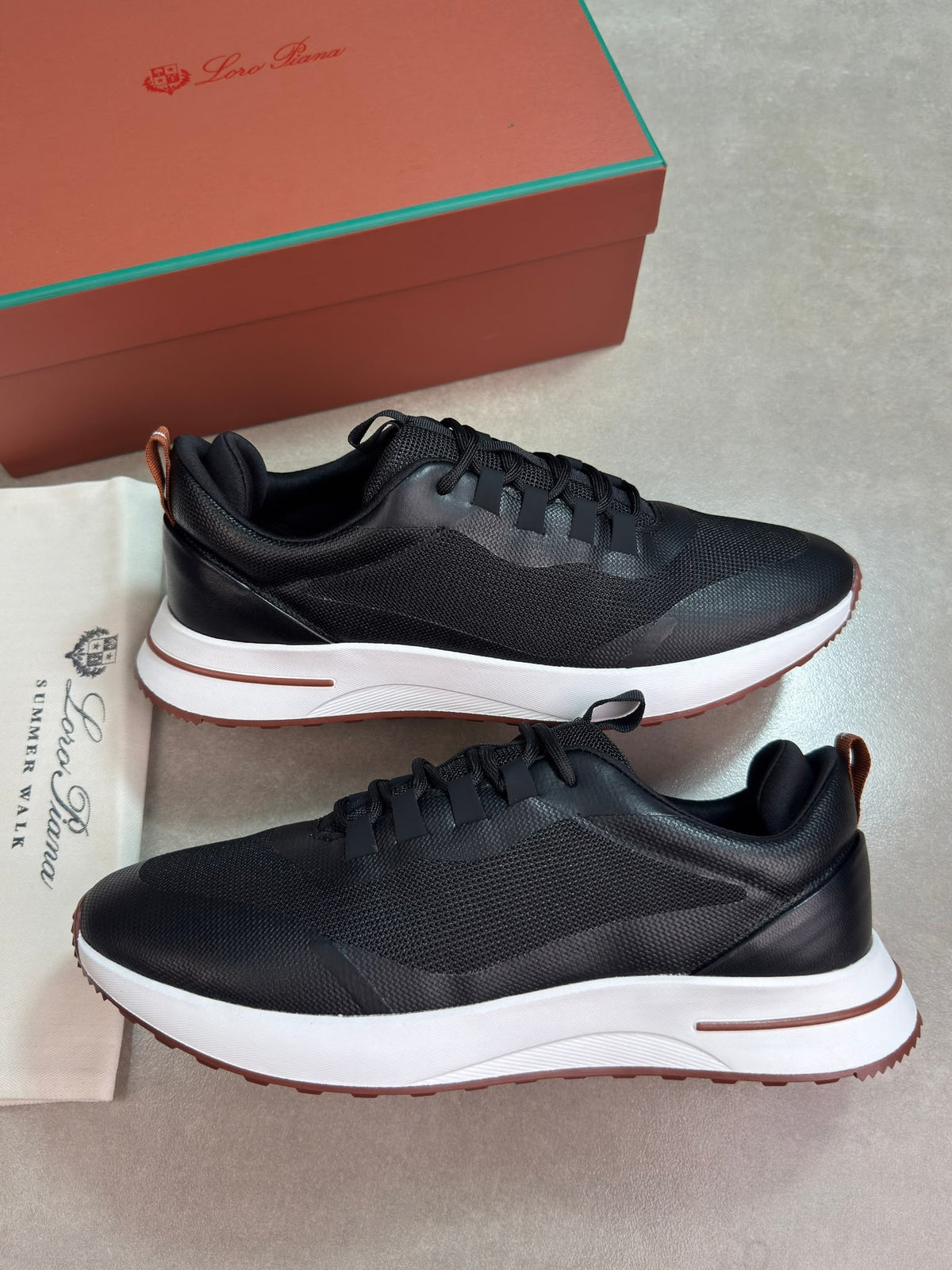 LP runners - Black & white